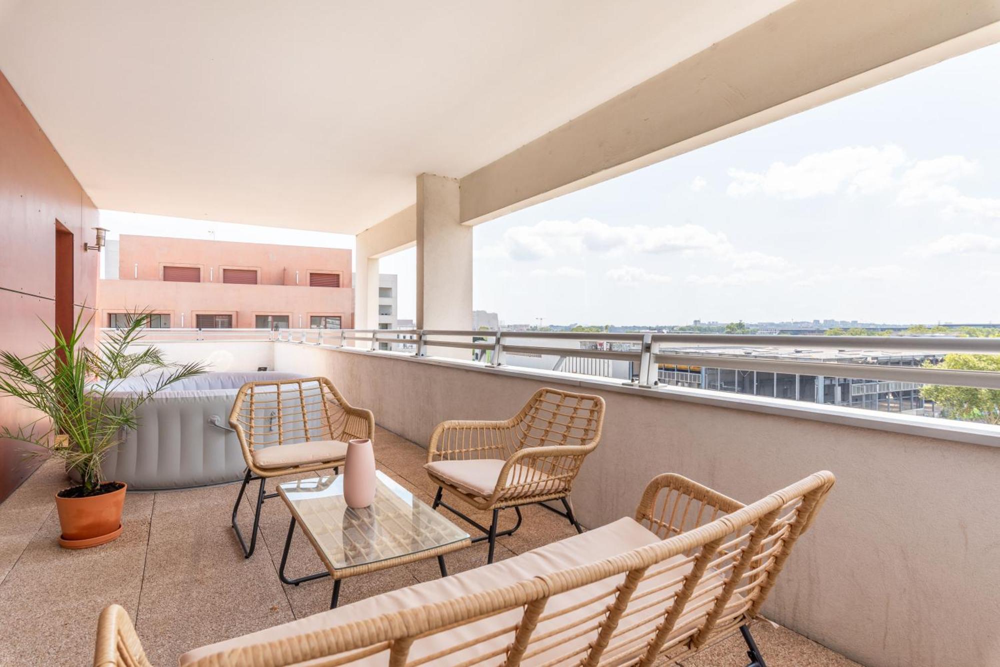 Le Montblanc & Spa Rooftop Apartment Лион Екстериор снимка
